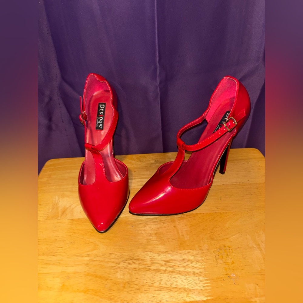 Devious red heels